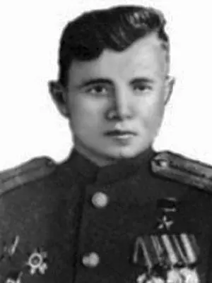 Командир звена 92го Гв ШАП Герой Советского Союза гвардии лейтенант А М - фото 159