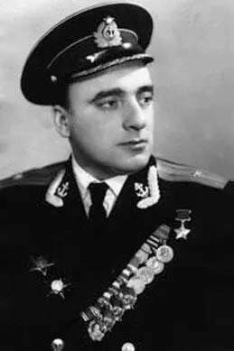 Герой Советского Союза майор А М Батиевский послевоенное фото Командир - фото 160