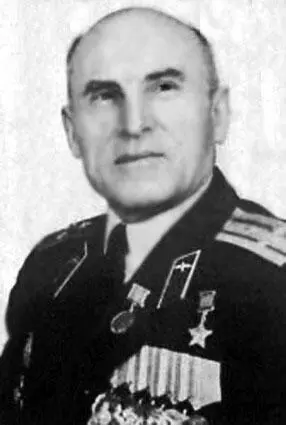 Герой Советского Союза К Ф Белоконь послевоенное фото Герой Советского - фото 165