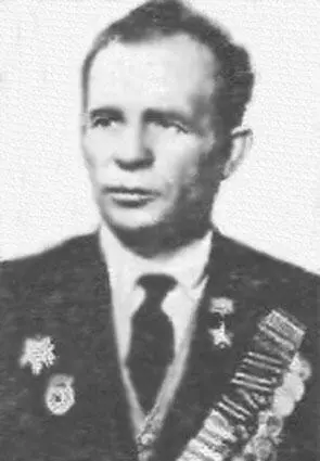 Герой Советского Союза И Я Беляков послевоенное фото Заместитель командира - фото 166