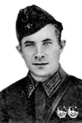 Начальник воздушнострелковой службы 504го ШАП старший лейтенант А И Бородин - фото 169