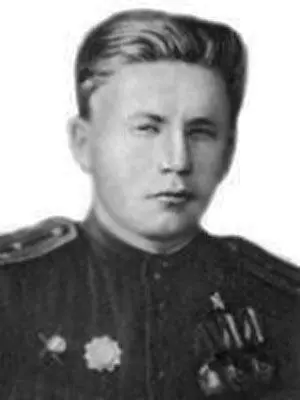 Старший летчик 235го ШАП Герой Советского Союза лейтенант В И Гамаюн - фото 179