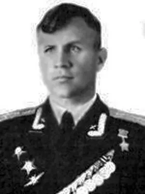 Герой Советского Союза капитан Н В Иванов послевоенное фото Герой - фото 196