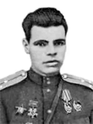 Командир эскадрильи 33го Гв ШАП Герой Советского Союза старший лейтенант А - фото 209