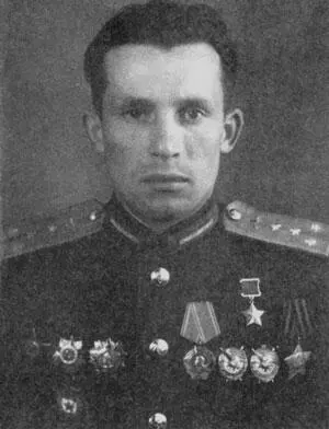 Командир звена 155го ШАП Герой Советского Союза капитан Н И Пургин Редченков - фото 215