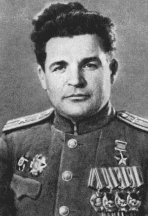 Герой Советского Союза майор В П Сергеев Герой Советского Союза капитан А - фото 217
