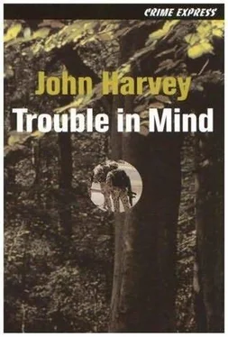 John Harvey Trouble In Mind обложка книги