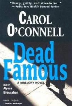 Carol O'Connell Dead Famous aka The Jury Must Die обложка книги