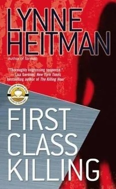 Lynne Heitman First Class Killing обложка книги