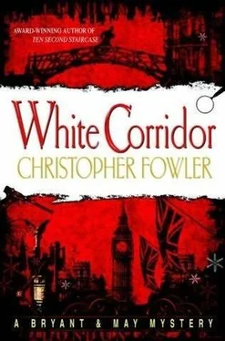 Christopher Fowler White Corridor обложка книги