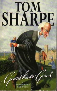 Tom Sharpe Grantchester Grind обложка книги