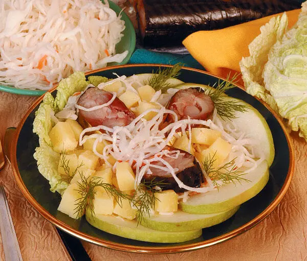 Ингредиенты копченая скумбрия 300 г вареный картофель 2 шт яблоко 1 - фото 22