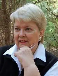 Born and raised in central North Carolina Margaret Maron lived in Italy before - фото 2