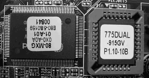 Рис 34 Микросхема BIOS в дублирующем исполнении Такое сочетание микросхем - фото 23