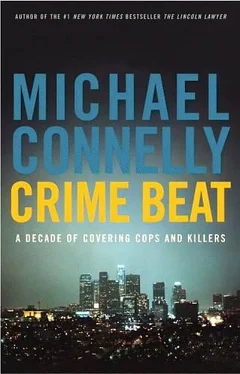 Michael Connelly Crime Beat: A Decade Of Covering Cops And Killers обложка книги