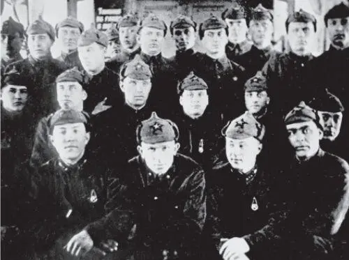 Среди товарищейкурсантов В первом ряду крайний справа Дети Л И Брежнева - фото 9