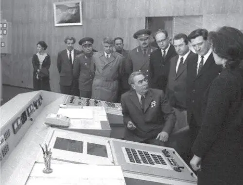 Л И Брежнев на Красноярской ГЭС 1972 г Официальный визит президента США - фото 34