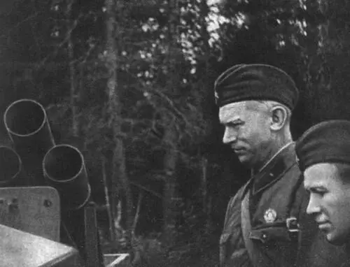 С Михаилом Шолоховым на Западном фронте 1942 г Генерал И Конев на фронте с - фото 41