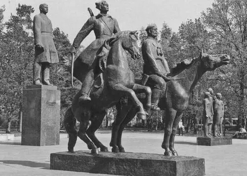 Памятник Фадееву и его героям на Миусской площади в Москве Новое здание музея - фото 61
