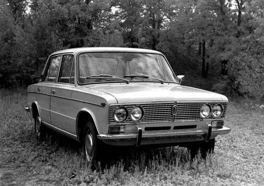 Для улучшения охлаждения двигателя пришлось в 1973 году срочно ввести - фото 20