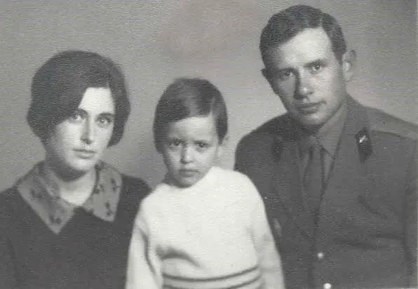 Мила Вадик и Виктор Кондыревы Поселок А станция Ледяная Амурская область - фото 5