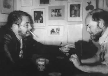 Юлиан Семенов и Лев Аннинский Мухалатка 1983 г С дочерью Ольгой С Федором - фото 43