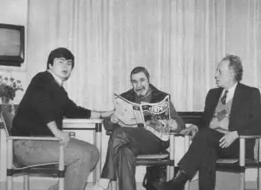 В клинике Инсбрука Слева направо А Боровик Ю Семенов А Бененсон 1991 г - фото 56
