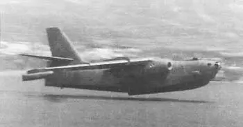 Взлетает первый опытный Бе10 Геленджик The first Бе10 test aircraft is - фото 2