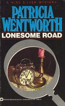 Patricia Wentworth Lonesome Road обложка книги