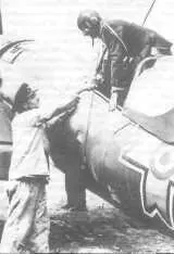 Эти советский и румынский летчики пилотировавшие И153 и IAR ВО вполне могли - фото 60