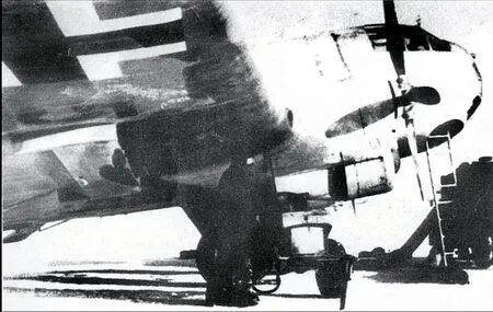 Ju86R1 из 1й эскадрильи VfH зима 194243 г В носовой части виден открытый - фото 59