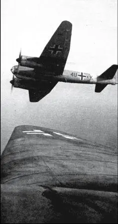 Ju88D 4UKK из 2й эскадрильи AufklGr123 во время полета над Средиземным - фото 85