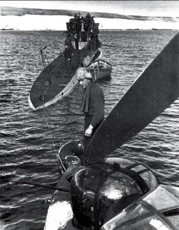 Заправка Bv138C1 из SAGr130 с борта подводной лодки гдето в Заполярье - фото 107