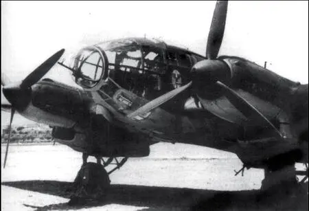 Ju88 D7LH из Wekusta 1 ObdL после успешного завершения 1000го вылета - фото 114
