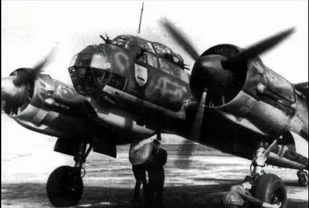Ju88 D7LH из Wekusta 1 ObdL после успешного завершения 1000го вылета - фото 115