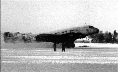 Ju90B1 J4GH из Transport Staffel 5 взлетает с аэродрома ХельсинкиМальми - фото 145