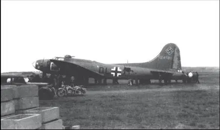 В17F 41124585 DLXC аэродром Евер Германия лето 1943 г Тот же - фото 153