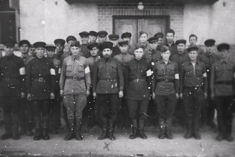 Полицаи г Ровно Украина лето 1942 года Кроме расстрельных указов - фото 16