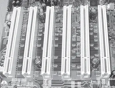 Рис 102Стройные ряды слотов PCI Еще несколько лет назад материнские платы - фото 105