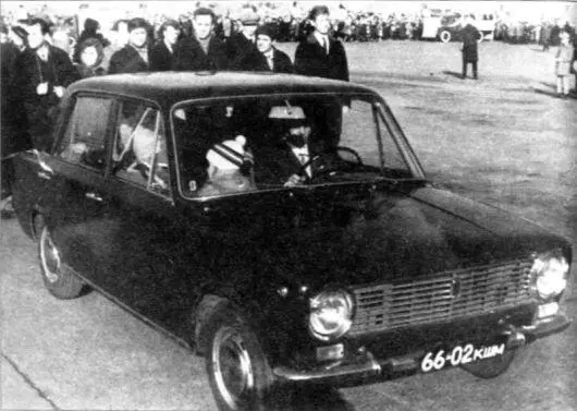 7 ноября 1967 года Впервые во главе колонны ОГК ФИАТ124 1968 г - фото 20