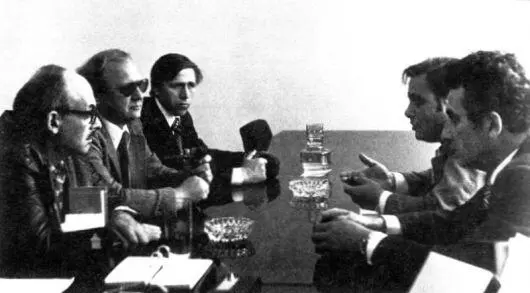 1976 год Главный конструктор Г К Мирзоев и его заместитель Я Р Непомнящий - фото 310