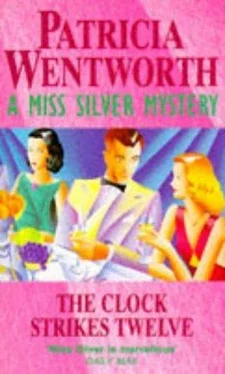 Patricia Wentworth The Clock Strikes Twelve обложка книги