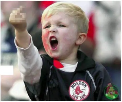 Шиллинг сидит на скамье запасных читает какуюто записку Седьмой иннинг - фото 1