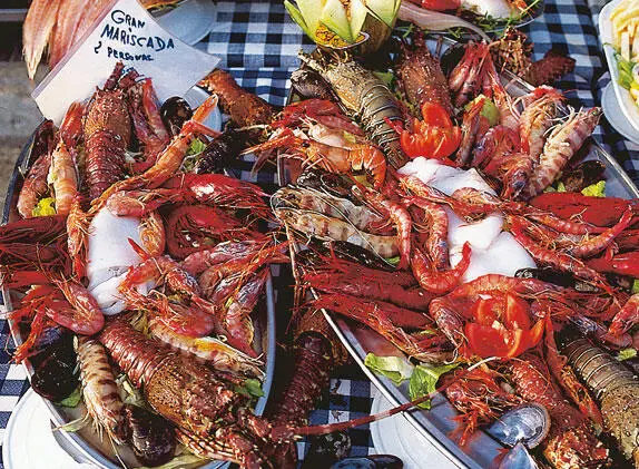 Дары моря очень аппетитная сервировка Блюда кастильской кухни Типично - фото 39