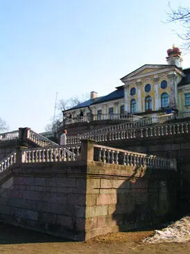 А в 1743 году Елизавета Петровна подарила Ораниенбаумскую усадьбу своему - фото 38