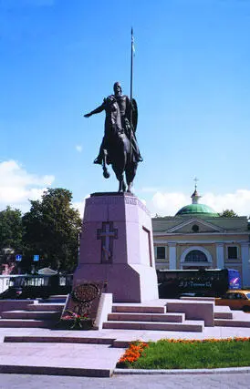 В мае 2002 г в центре площади носящей имя духовного покровителя города был - фото 37