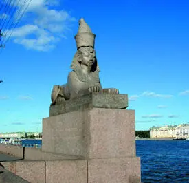 Низкие облицованные неизменным гранитом петербургские набережные с - фото 39