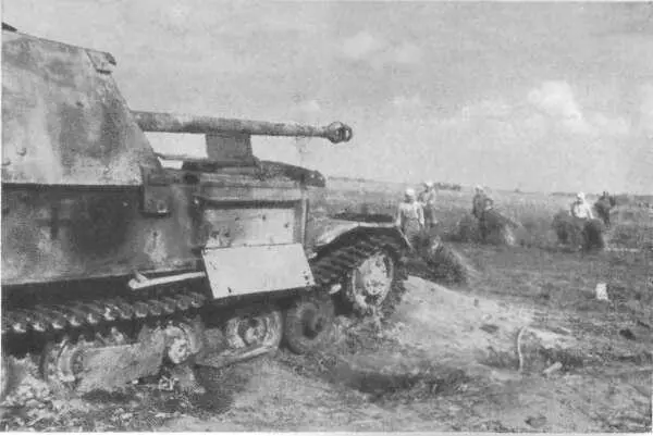 Курская дуга 1943 год День с утра теплый Тяжелораненых вынесли из хат - фото 44