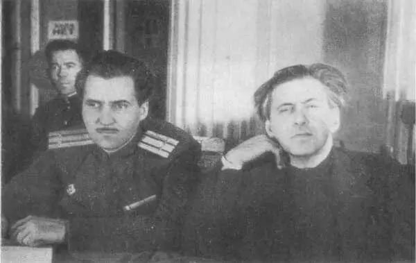На процесс чтобы писать о нем поехали Илья Эренбург и Алексей Толстой Было - фото 57