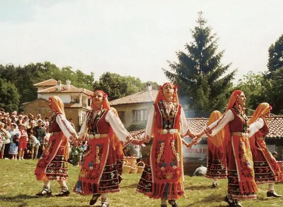Начало июня в Казанлыке праздник роз Приглашение к путешествию То - фото 7